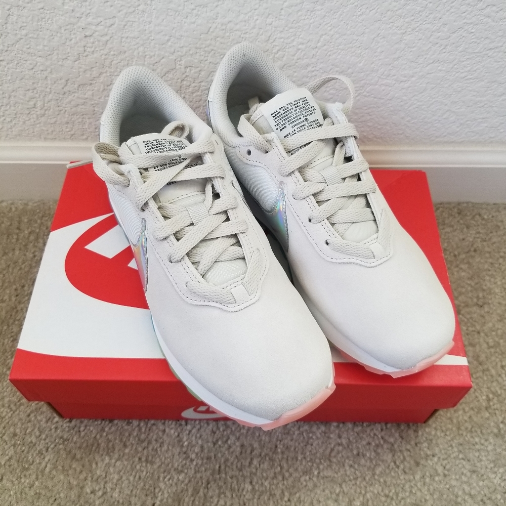 Nike Pre-Love O.X. Women's Shoe size 6.5 brand new